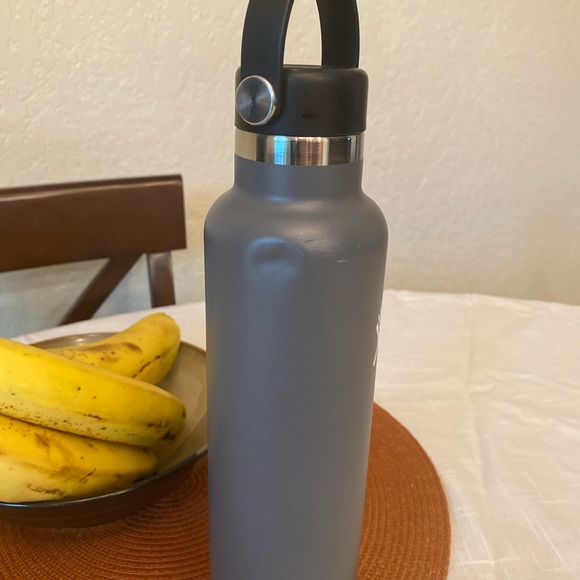 HydroFlask 24 Oz. Water Bottle - Picture 4 of 6